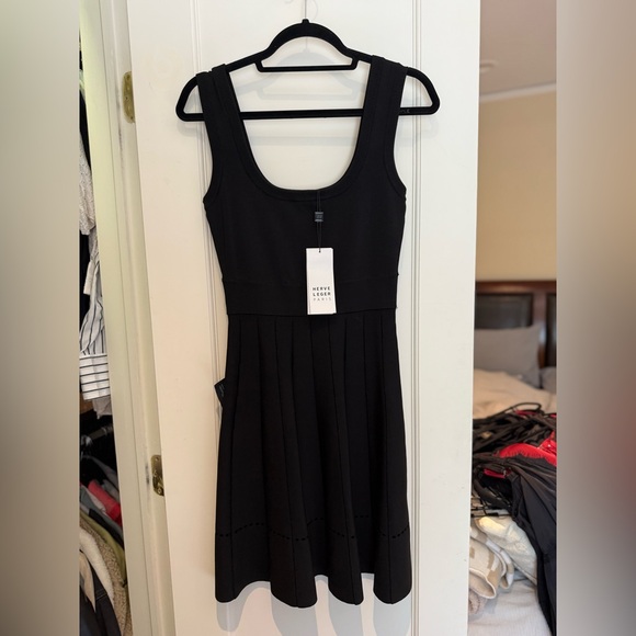 herve leger black dress Textured Lurex Sweetheart Gown Bandage knit widens and tapers for hourglass effect Black Herve Leger Dress |